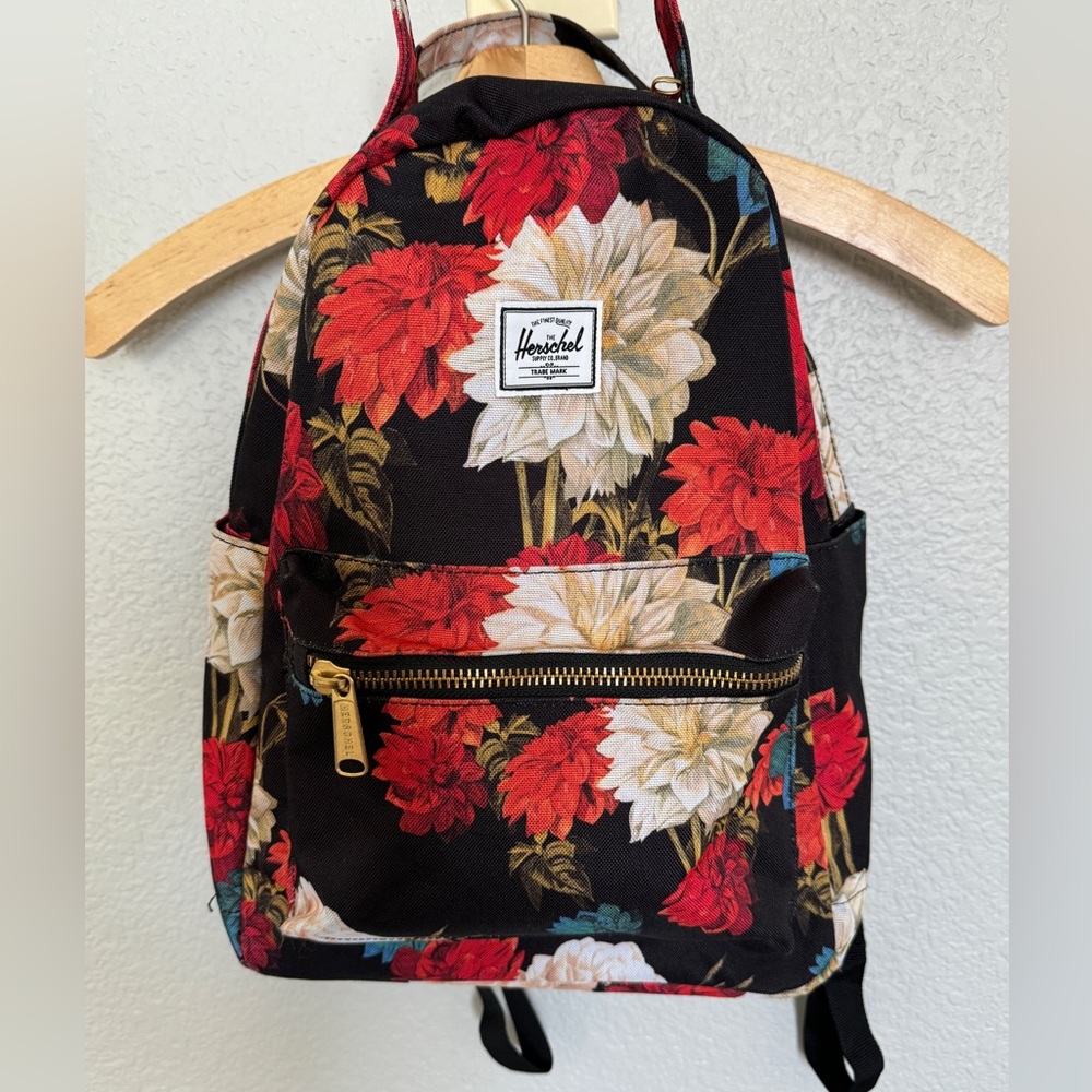 LIKE NEW: Herschel 15L floral backpack